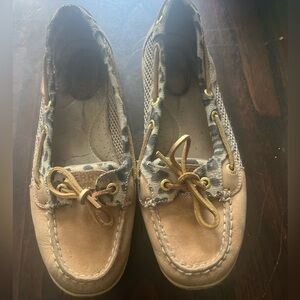 Size 8 Sperry’s